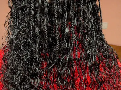 Boho braids knotless realizadas a domicilio en Bilbao por olon trenzas africanas