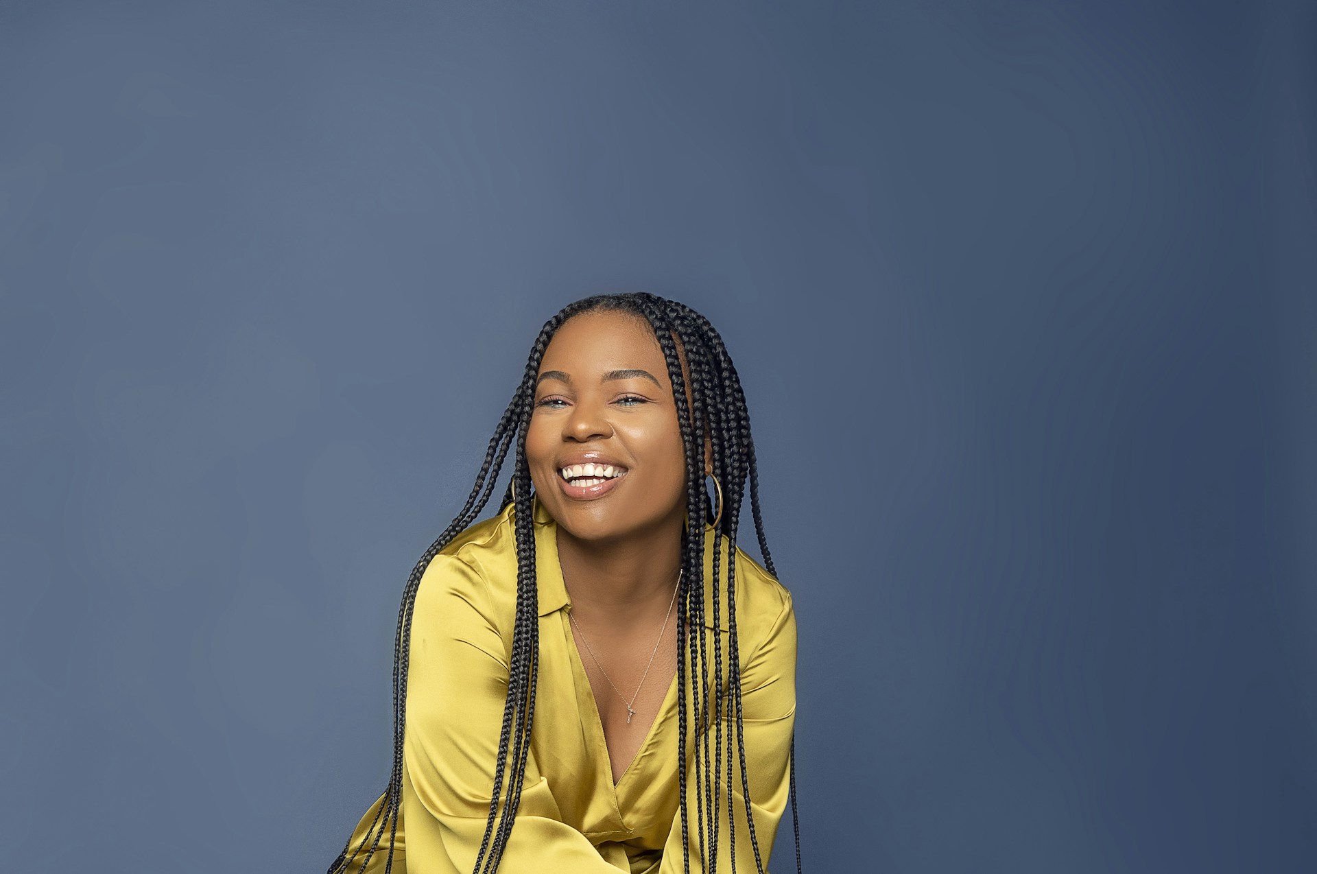 Mujer con trenzas africanas box braids en Bilbao